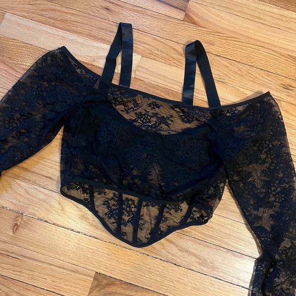 Shein lace crop top - Picture 6 of 6